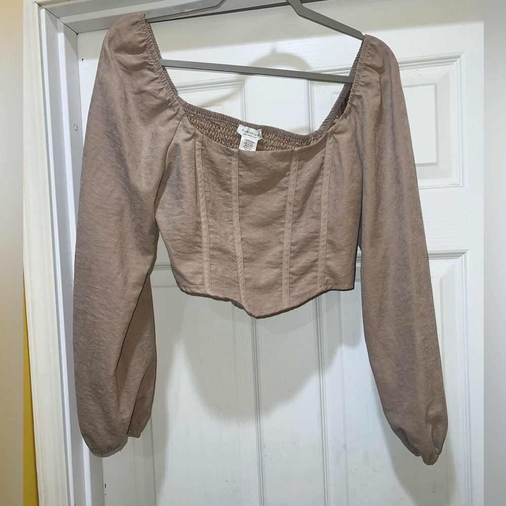 Kirious Los Angeles Cream colored long bishop sleeved crop top Sz L